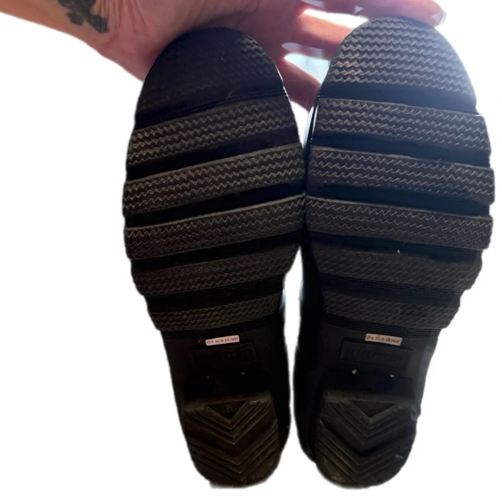 Hunter Black Tall Rain Boots

Original matte black

Women 8
Men’s 7
UK 6 
EU 39 - Picture 7 of 7